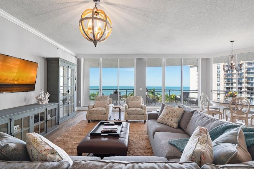 4 Best Luxury Vacation Rentals in Sarasota for an Upscale Beach Getaway 5 image 1